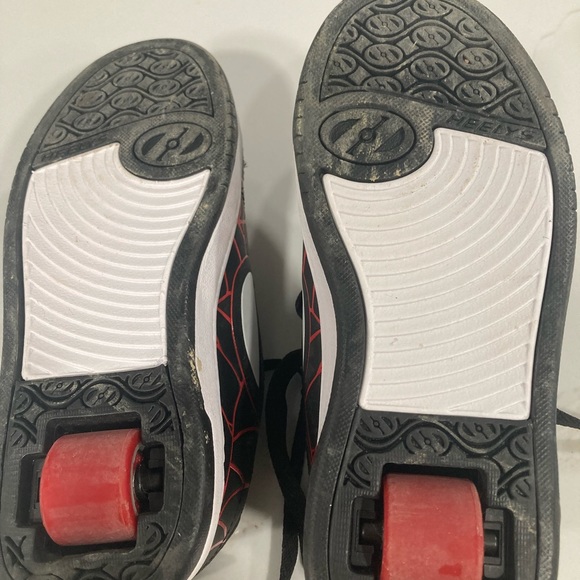 EUC Marvel Spiderman Heelys. Size YTH2. - Picture 2 of 4